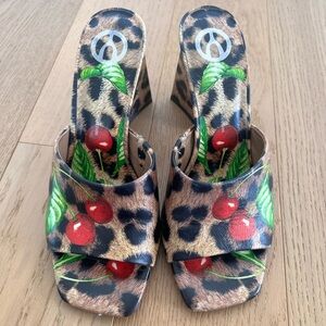 Leopard & Cherry Open-Toe Mules in Red/Green